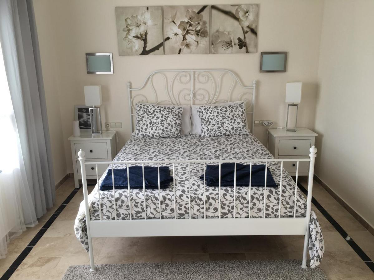Luxury 3Bed Villa With Heated Private Pool, Full Sky And Free Wifi Плая Бланка Екстериор снимка