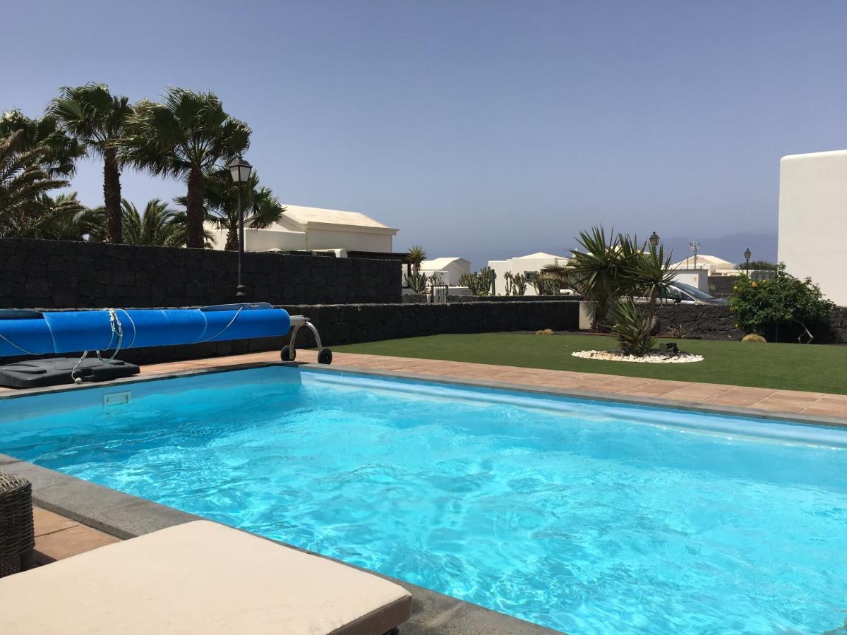 Luxury 3Bed Villa With Heated Private Pool, Full Sky And Free Wifi Плая Бланка Екстериор снимка